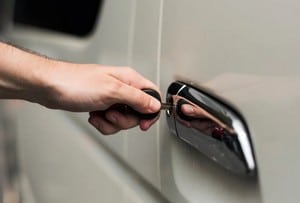 Automotive Locksmith MD opening car door
